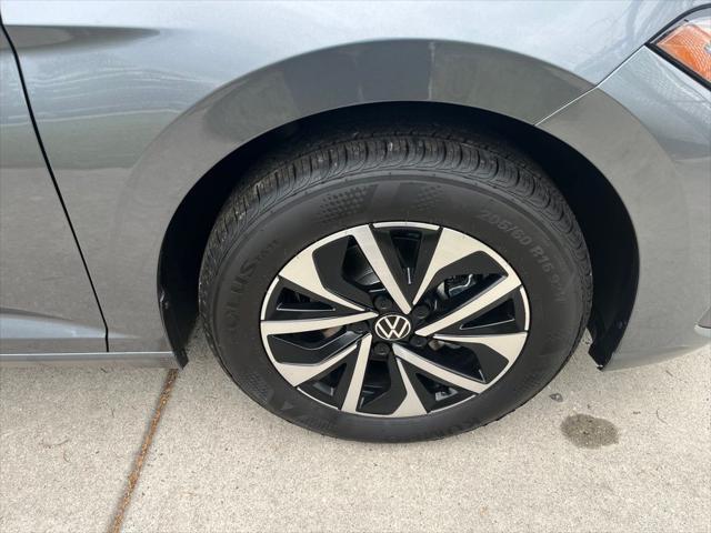 2025 Volkswagen Jetta 1.5T S photo 2