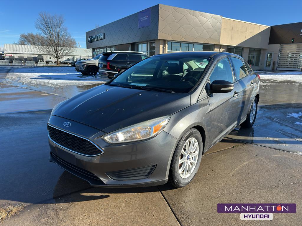 2016 Ford Focus SE's photo