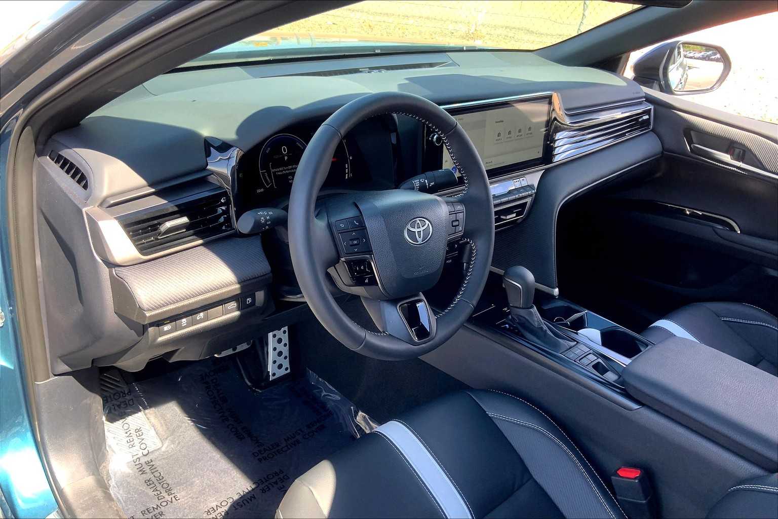 2025 Toyota Camry SE photo 14