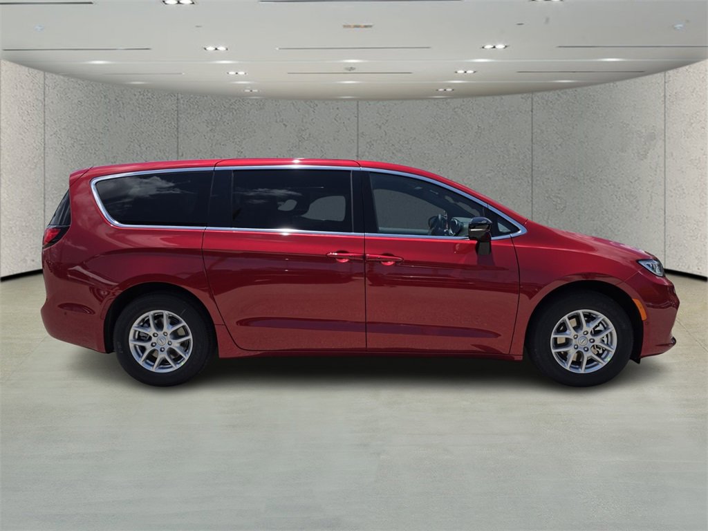 2025 Chrysler Pacifica photo 3