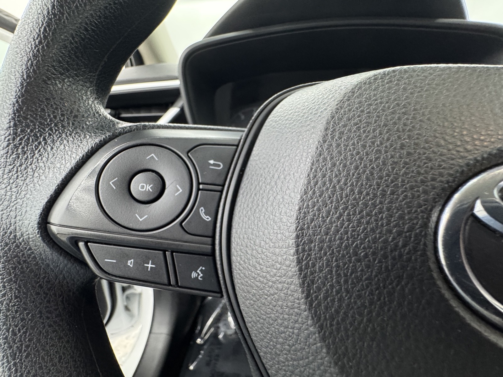 2023 Toyota Corolla LE photo 14