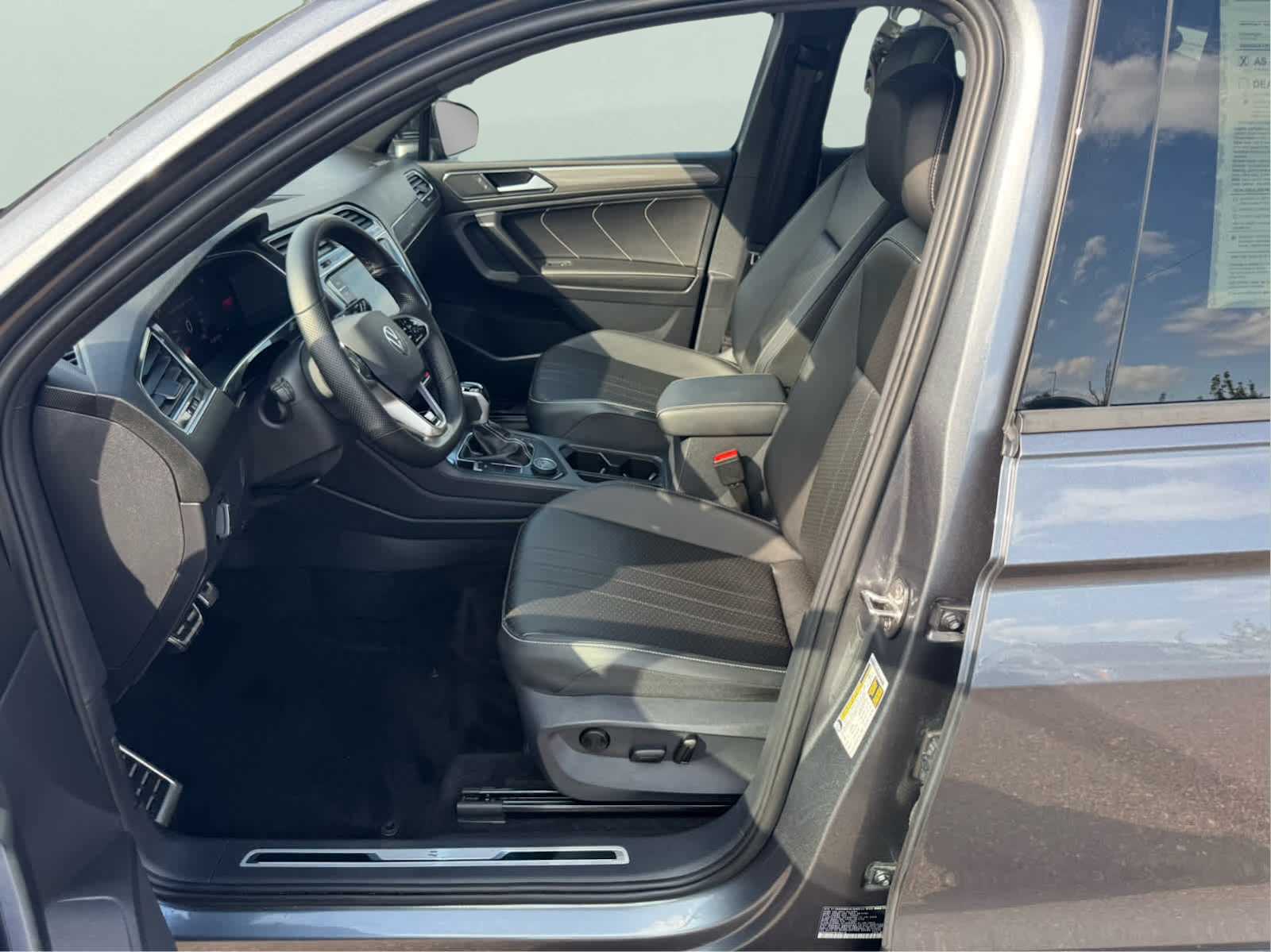 2023 Volkswagen Tiguan SE R-Line Black photo 10