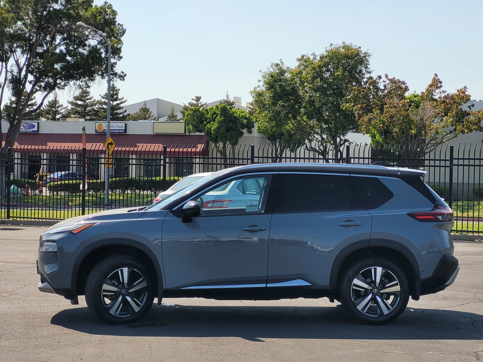 2021 Nissan Rogue Platinum photo 6