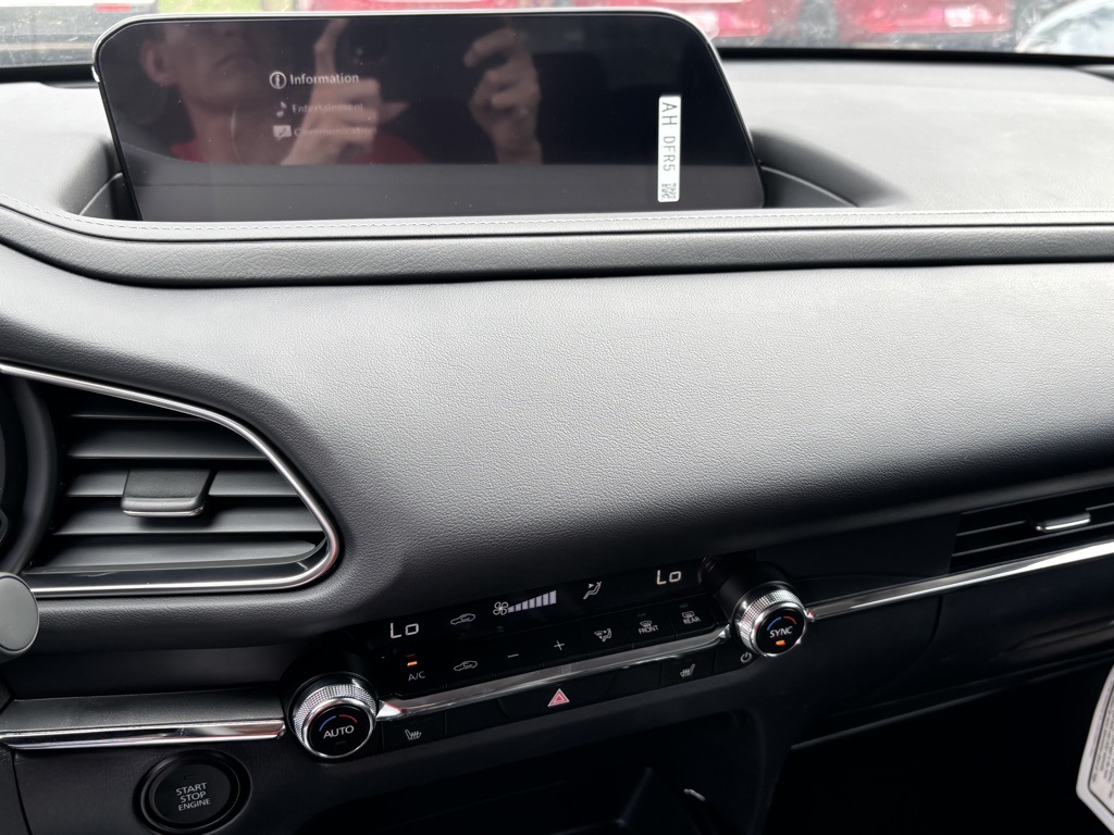 2025 Mazda CX-30 2.5 S Preferred photo 8