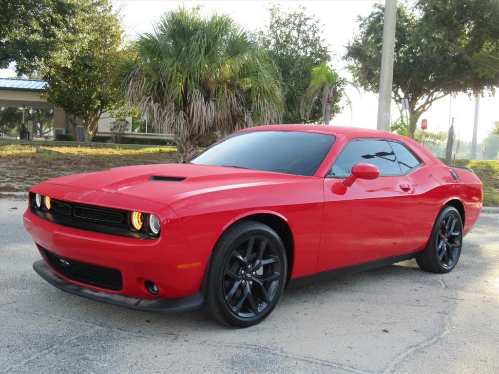 2023 Dodge Challenger SXT photo 3
