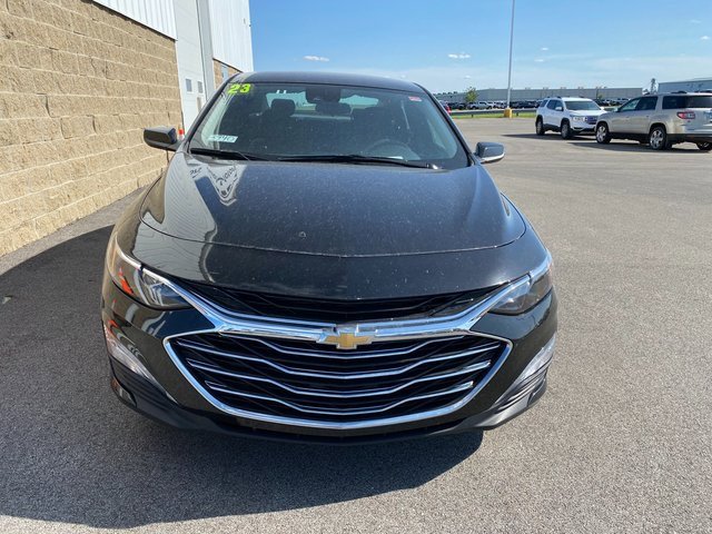 2023 Chevrolet Malibu 1LT photo 2
