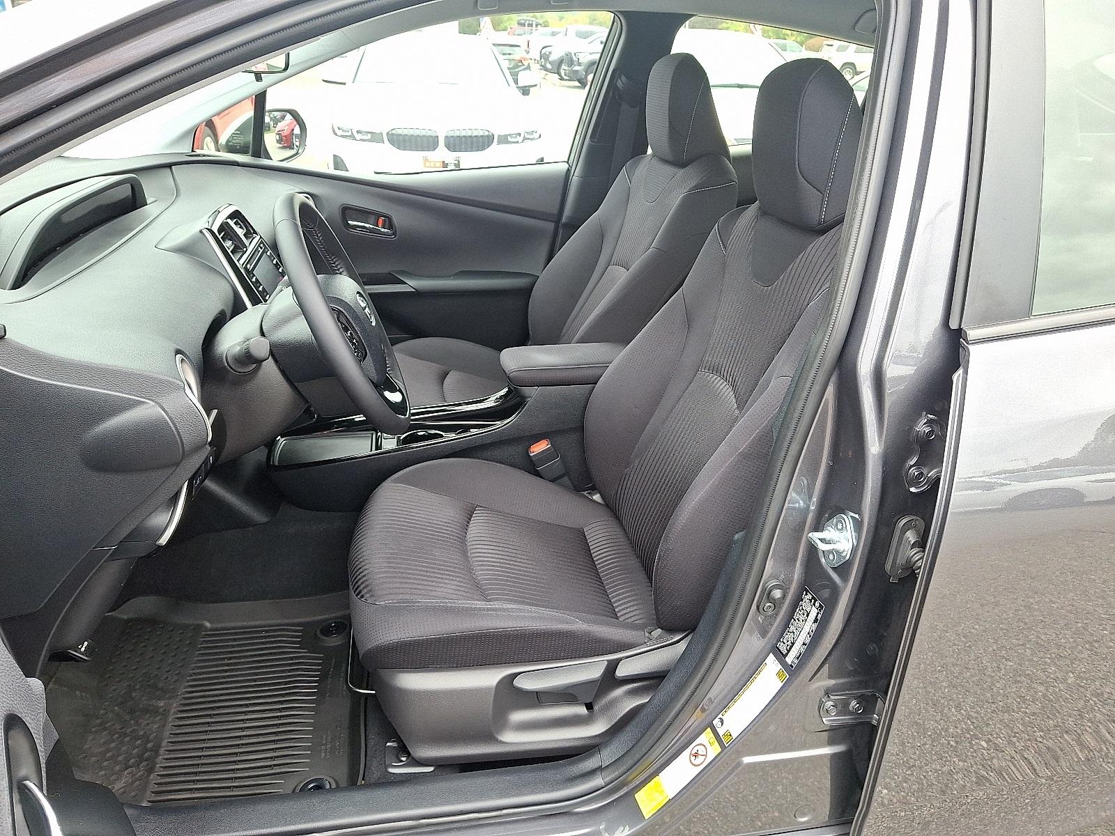 2022 Toyota Prius Prime LE photo 13