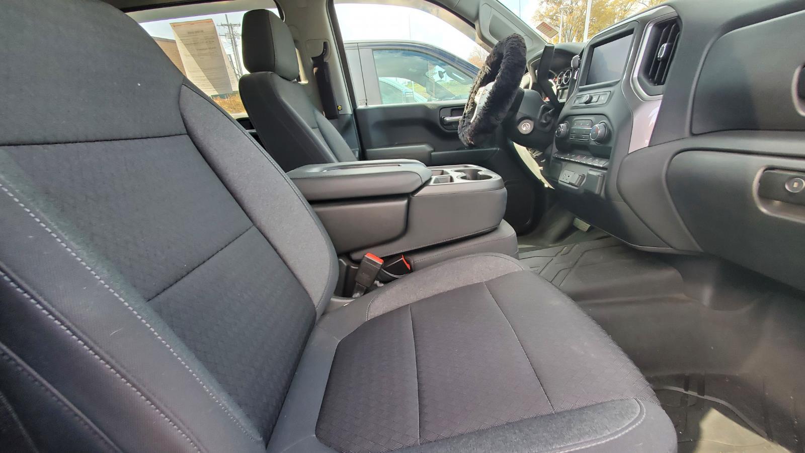 2022 Chevrolet Silverado 1500 Custom photo 3