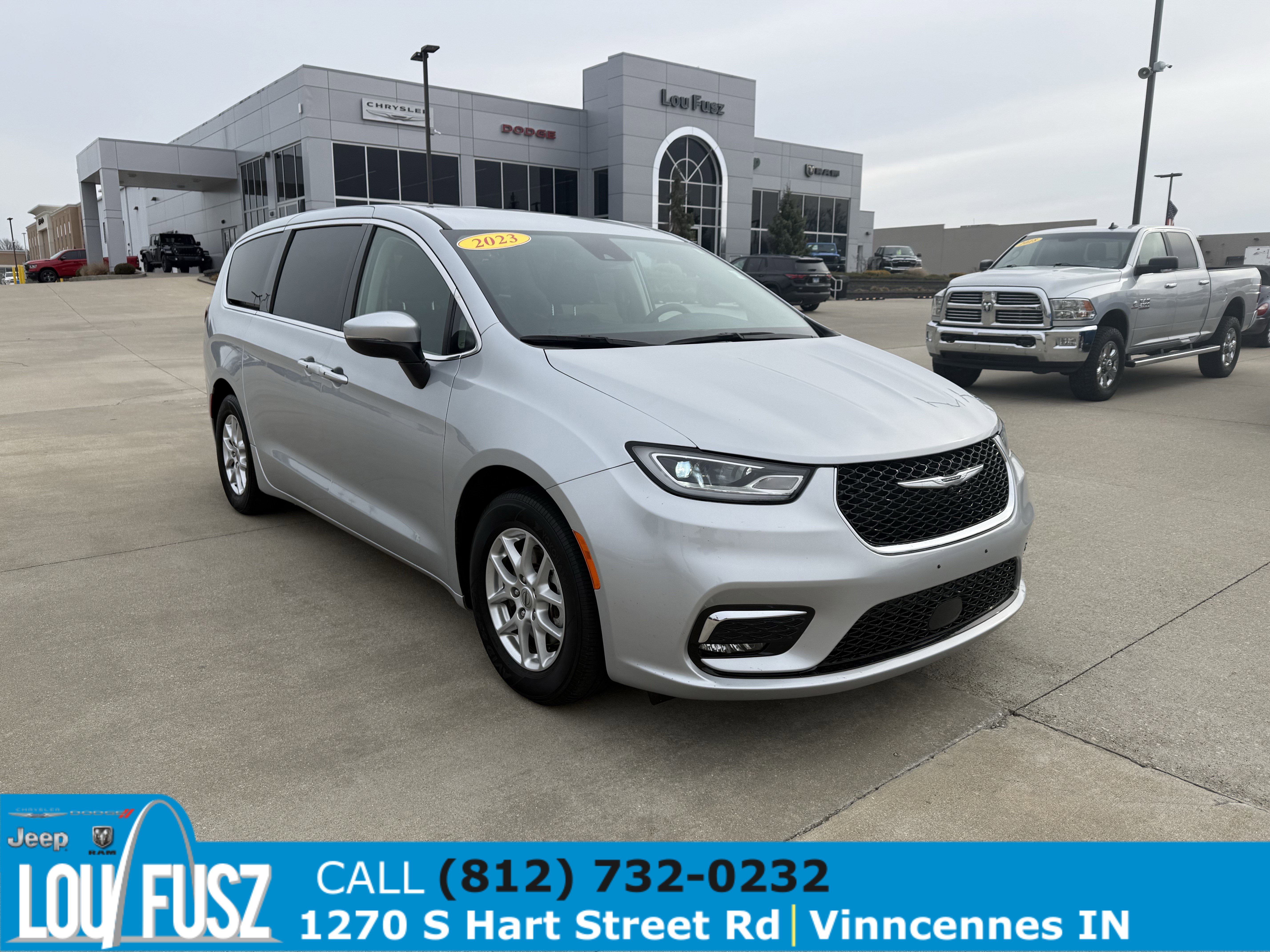 2023 Chrysler Pacifica Touring L's photo