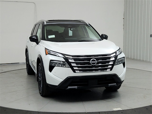 2026 Nissan Rogue Platinum photo 2