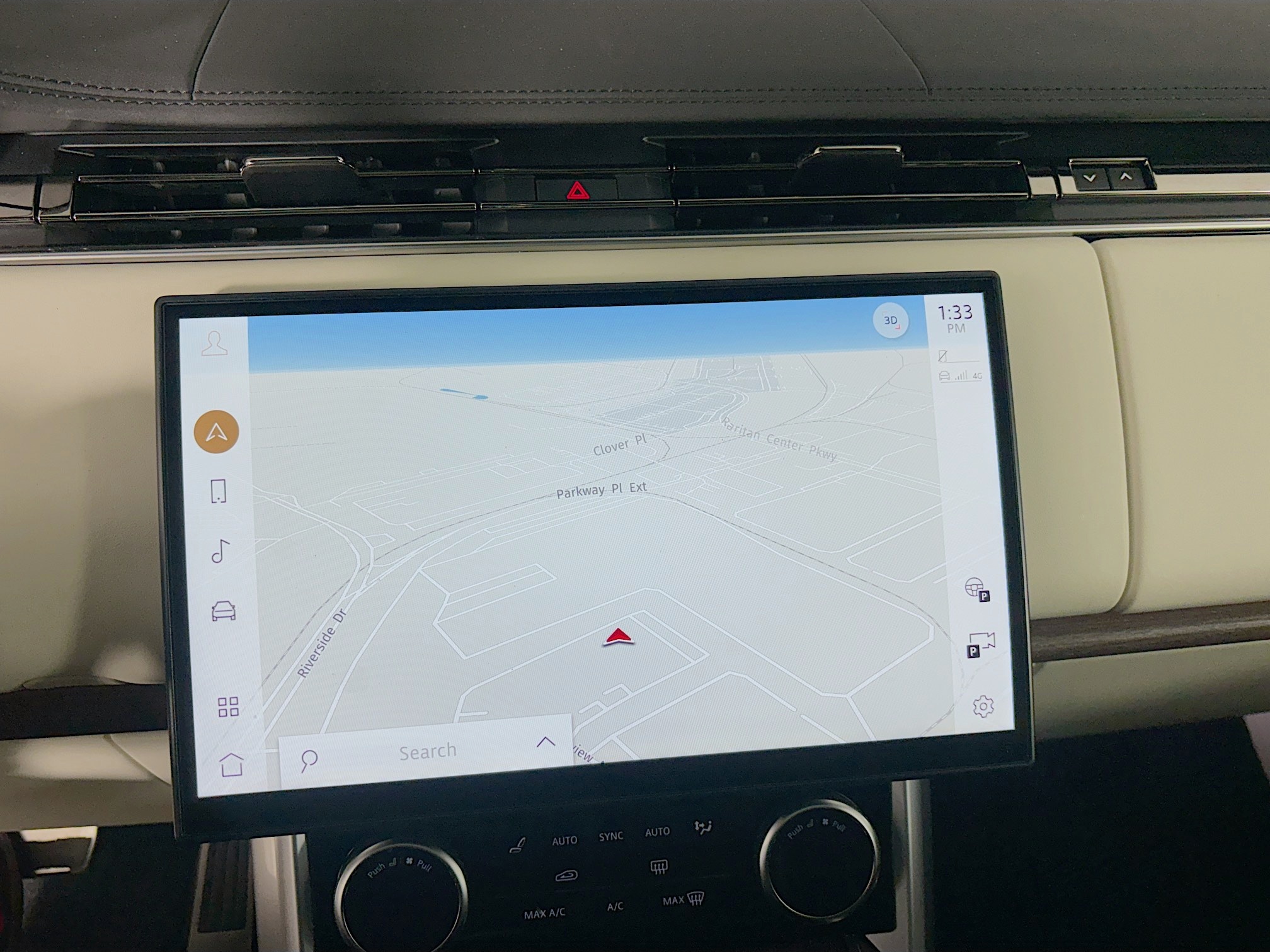 2023 Land Rover Range Rover SE photo 17