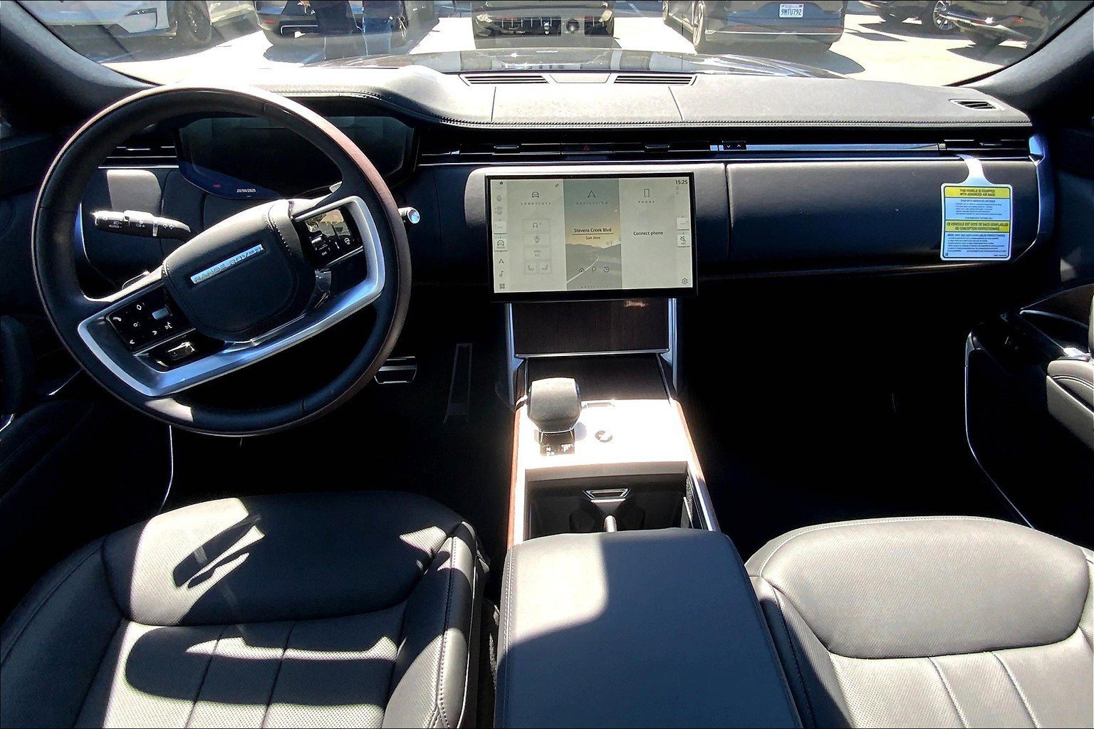 2025 Land Rover Range Rover SE photo 5