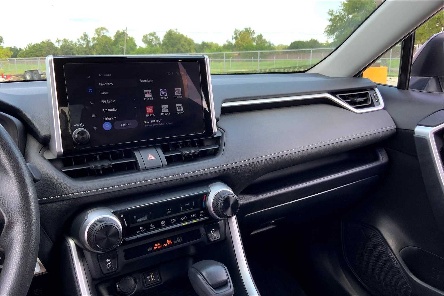 2024 Toyota RAV4 LE photo 31