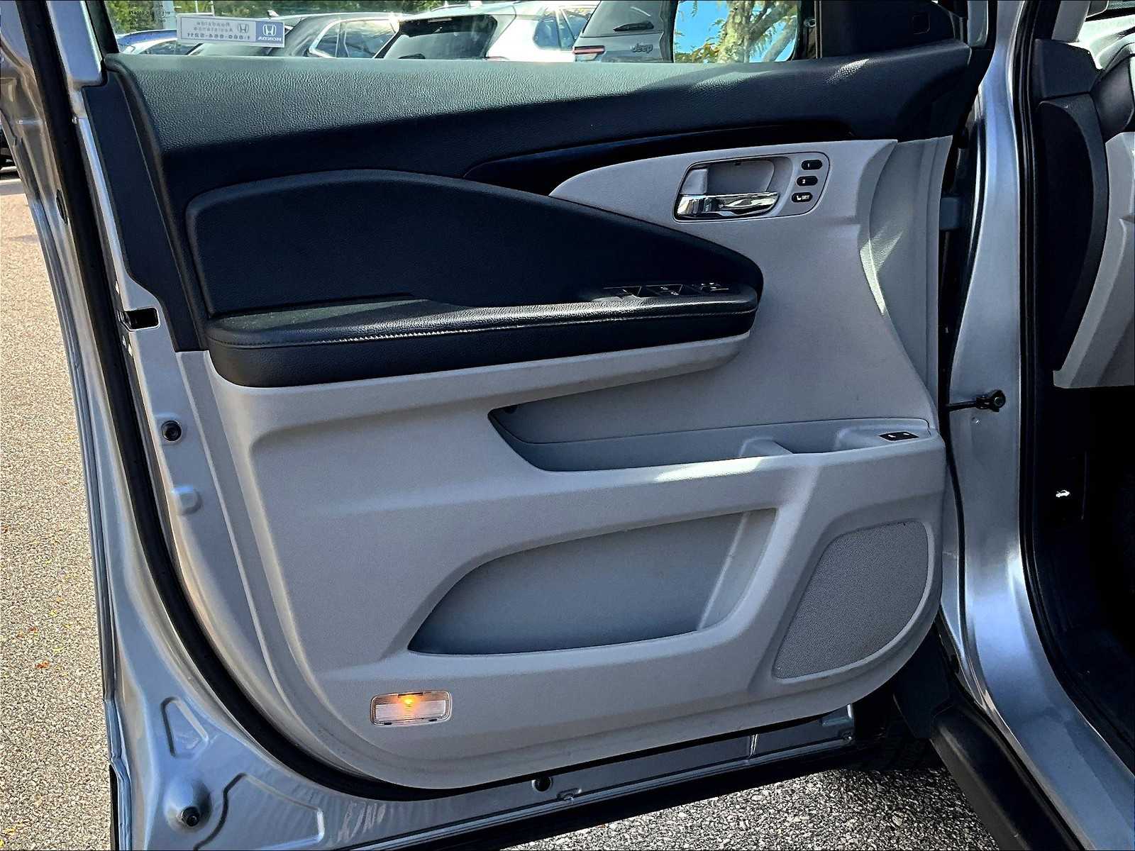 2020 Honda Pilot Elite photo 8