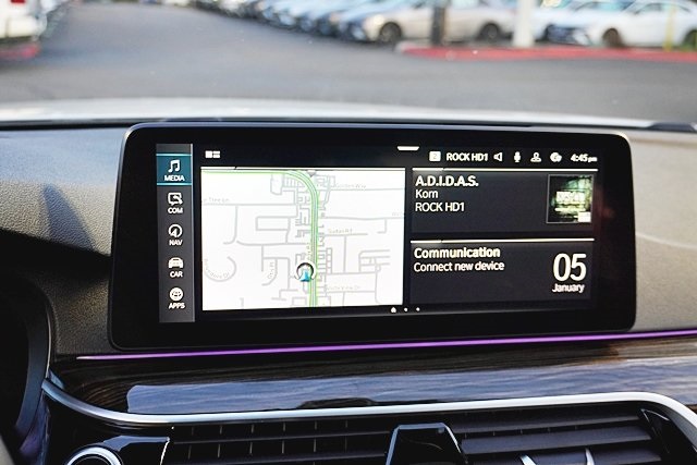 Used 2023 White BMW 530e iPerformance image 25