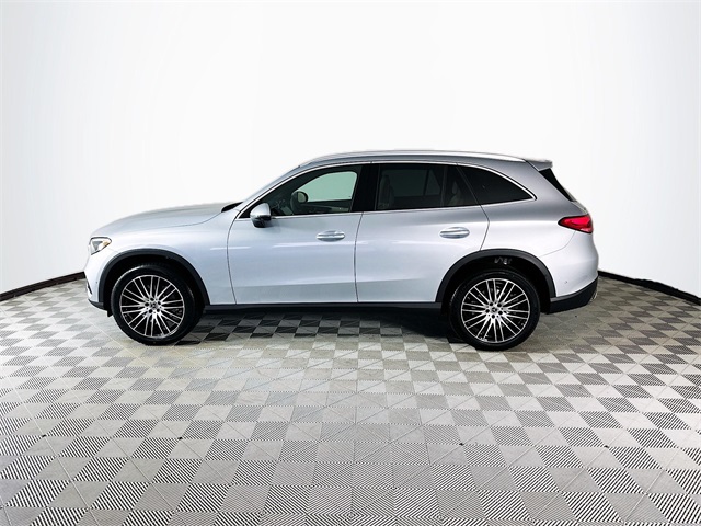 2026 Mercedes Benz GLC 300 photo 4