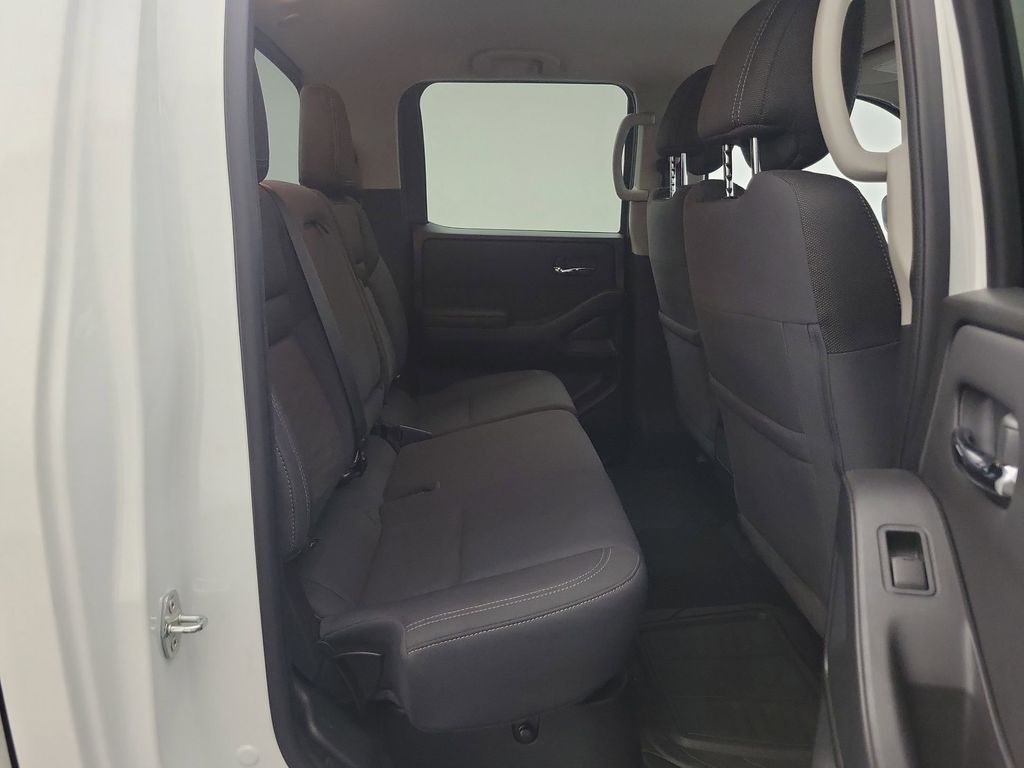 2022 Nissan Frontier SV photo 22
