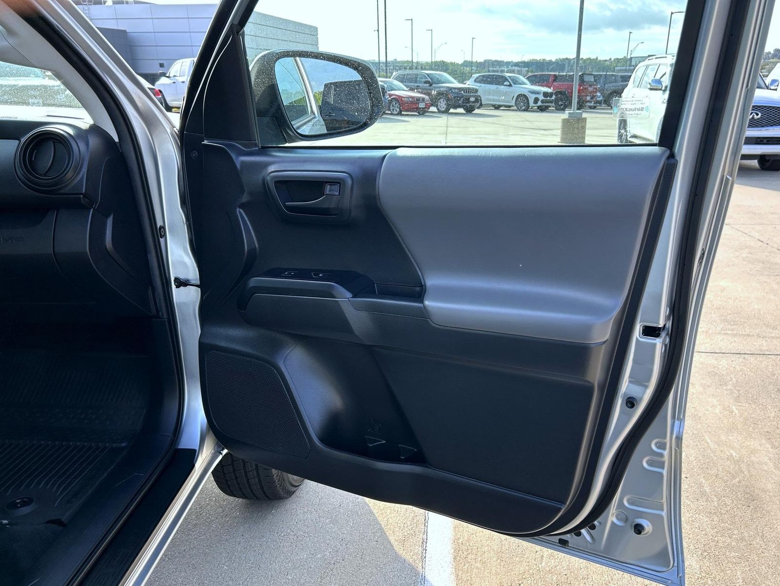 2022 Toyota Tacoma SR 4x4 photo 15