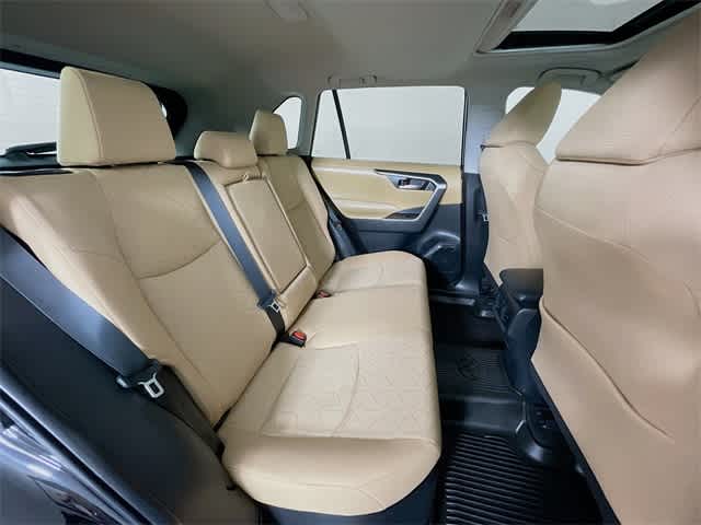 2022 Toyota RAV4 Hybrid XLE photo 28