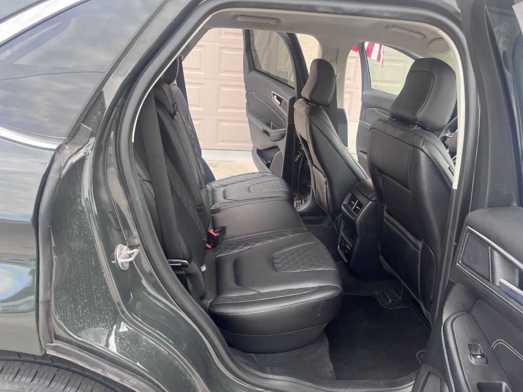 2024 Ford Edge Titanium photo 13