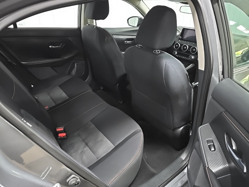 2021 Nissan Sentra SR photo 16