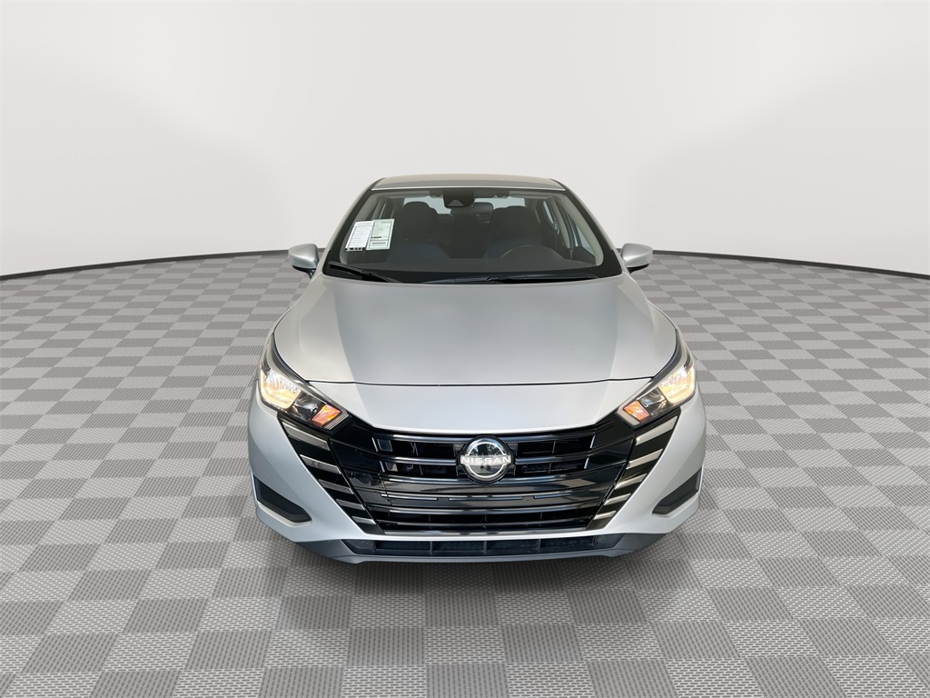 2023 Nissan Versa 1.6 SV photo 3