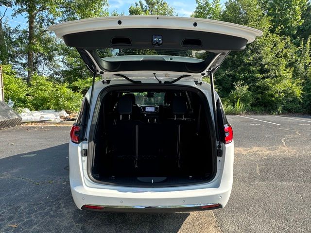 2025 Chrysler Pacifica photo 12