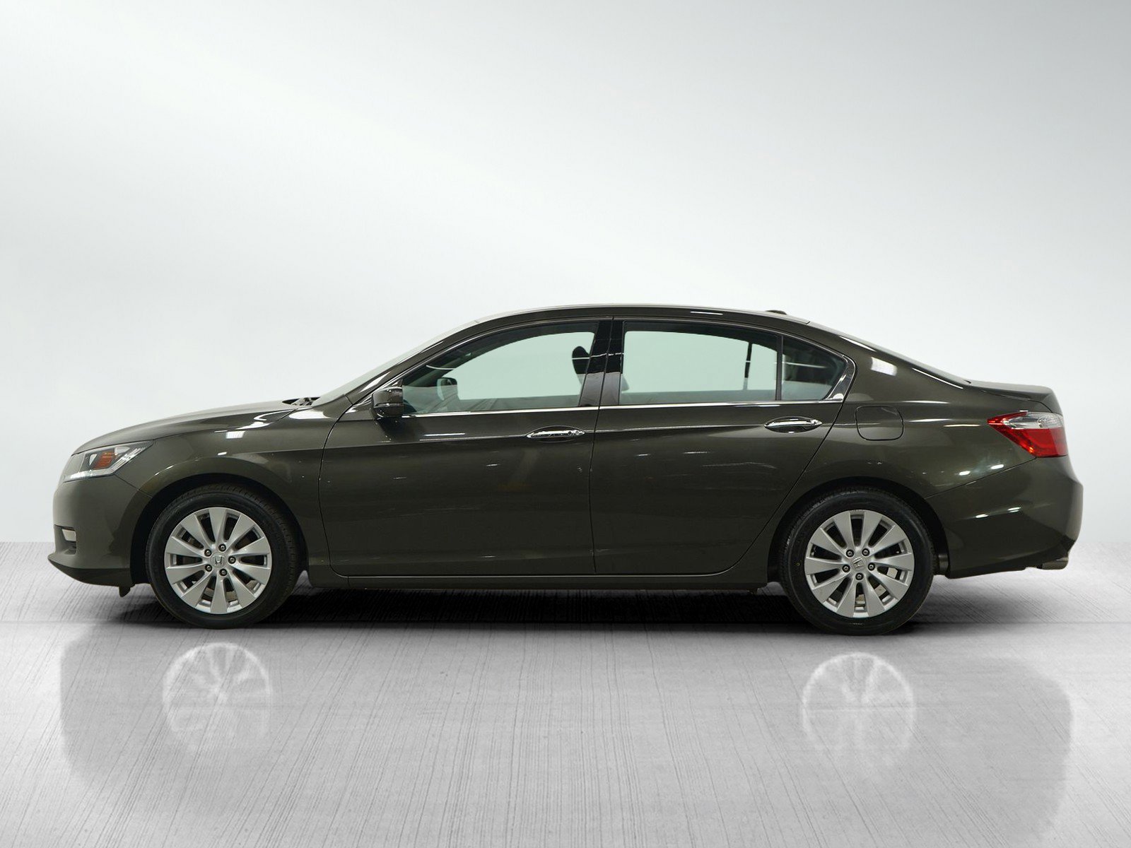 Used 2015 Honda Accord EX-L V-6 with VIN 1HGCR3F84FA014540 for sale in Burnsville, Minnesota
