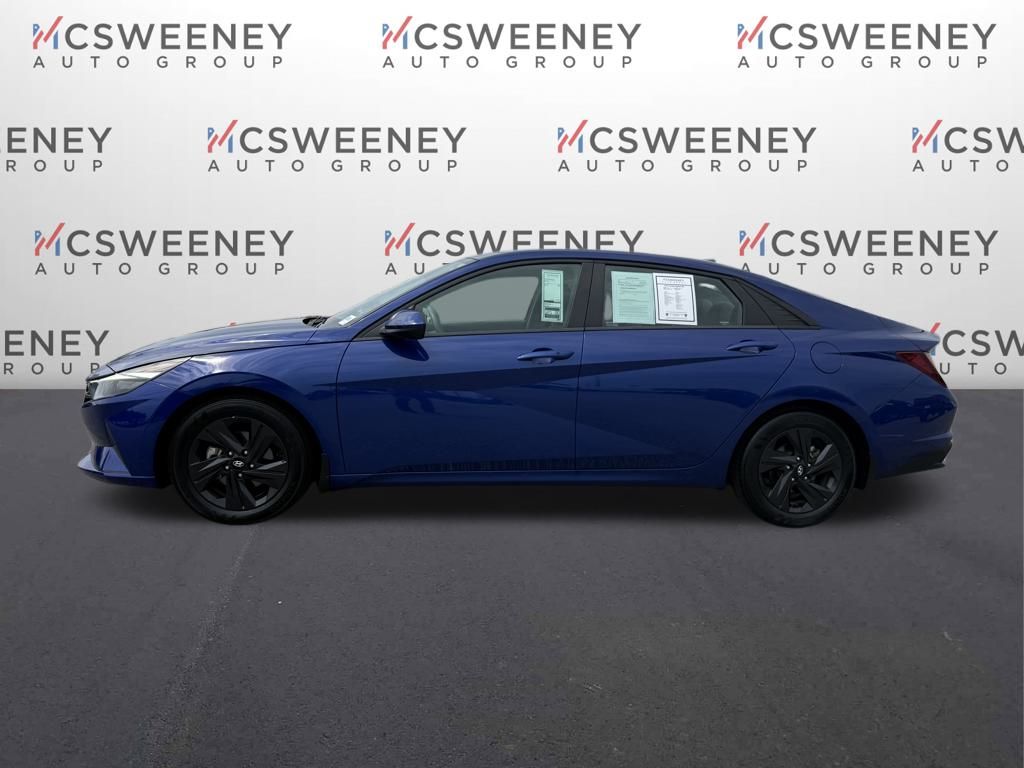 2022 Hyundai Elantra SEL photo 2