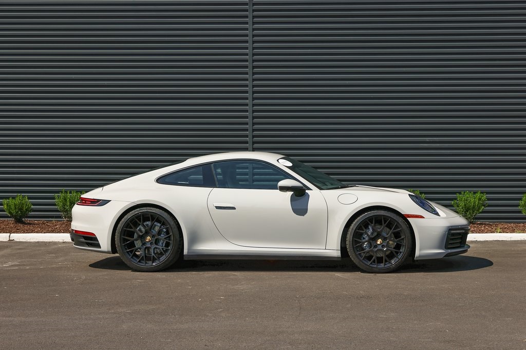 2024 Porsche 911 T 4 photo 8