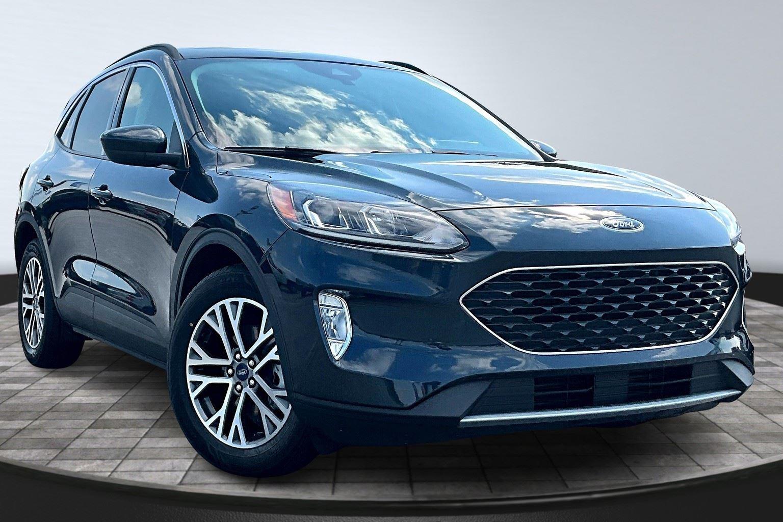 2022 Ford Escape SEL photo 3