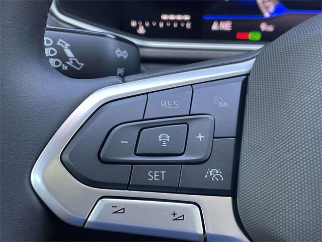 2025 Volkswagen Taos SE photo 23