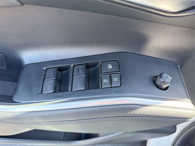 2023 Toyota Highlander L photo 4