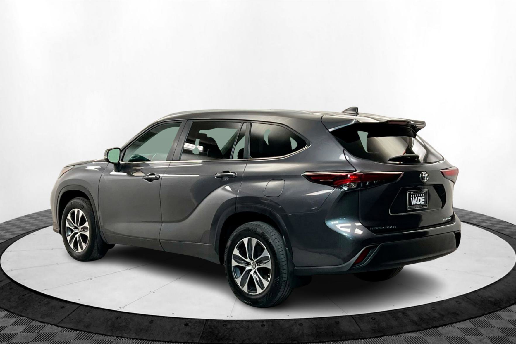 2024 Toyota Highlander XLE photo 3
