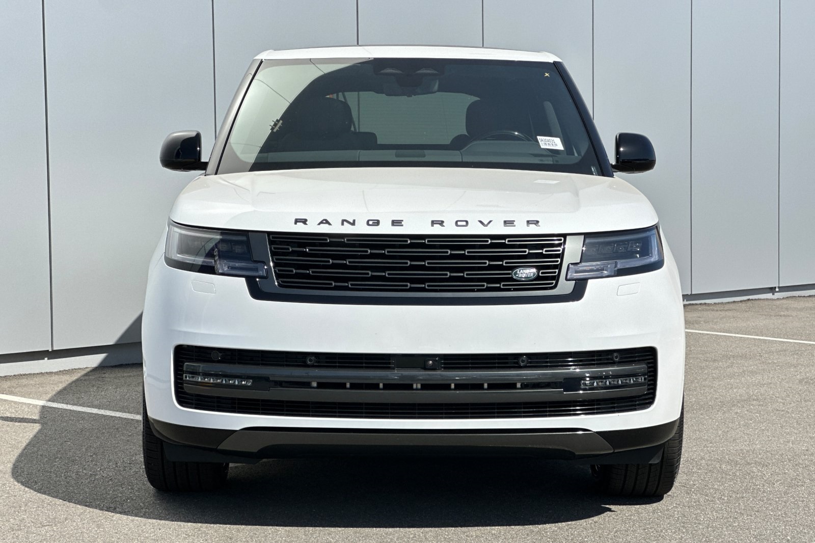 2025 Land Rover Range Rover SE photo 8