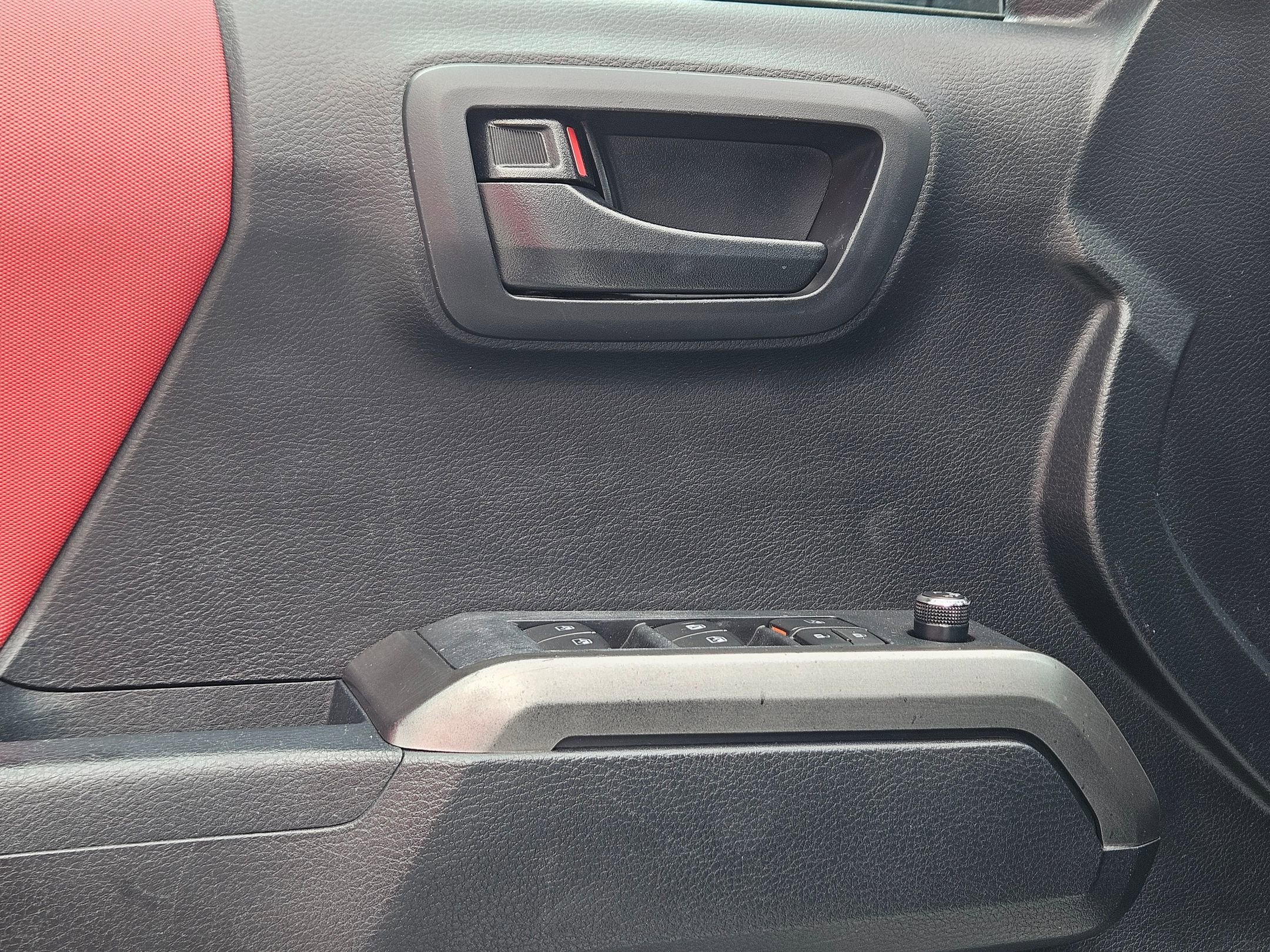 2018 Toyota Tacoma SR5 photo 17