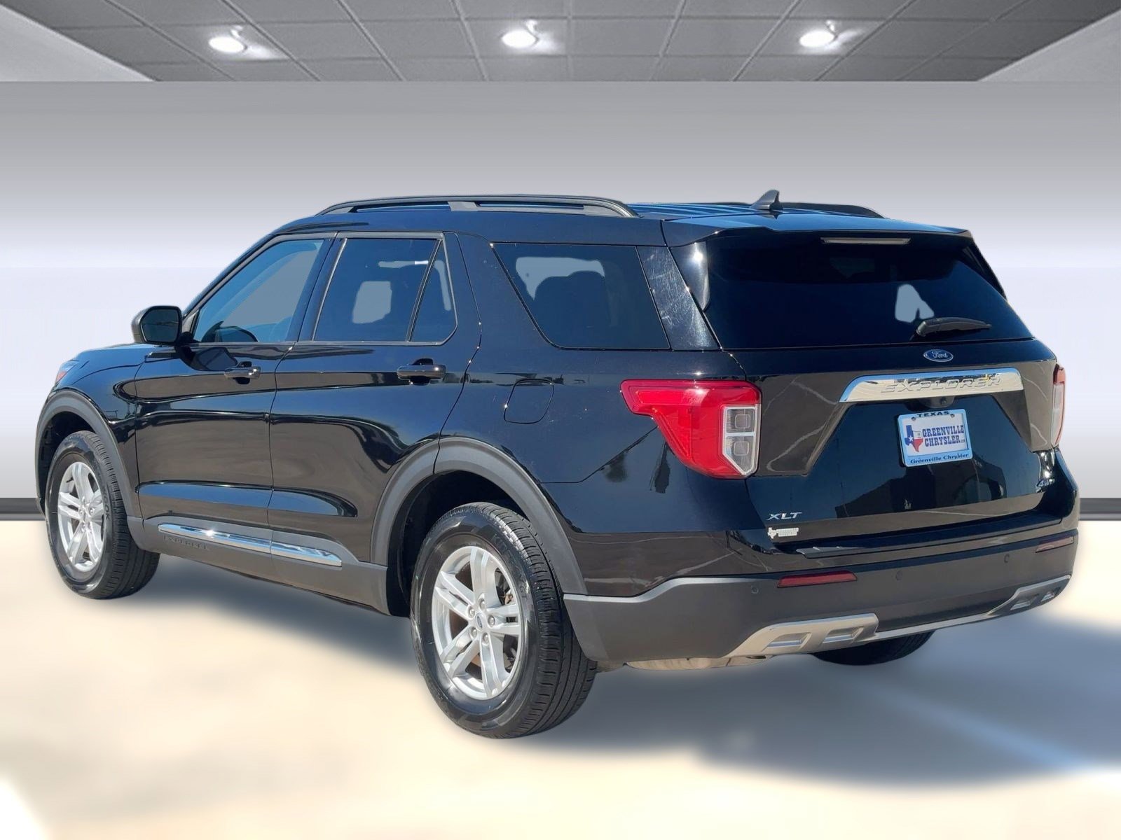 2023 Ford Explorer XLT photo 2