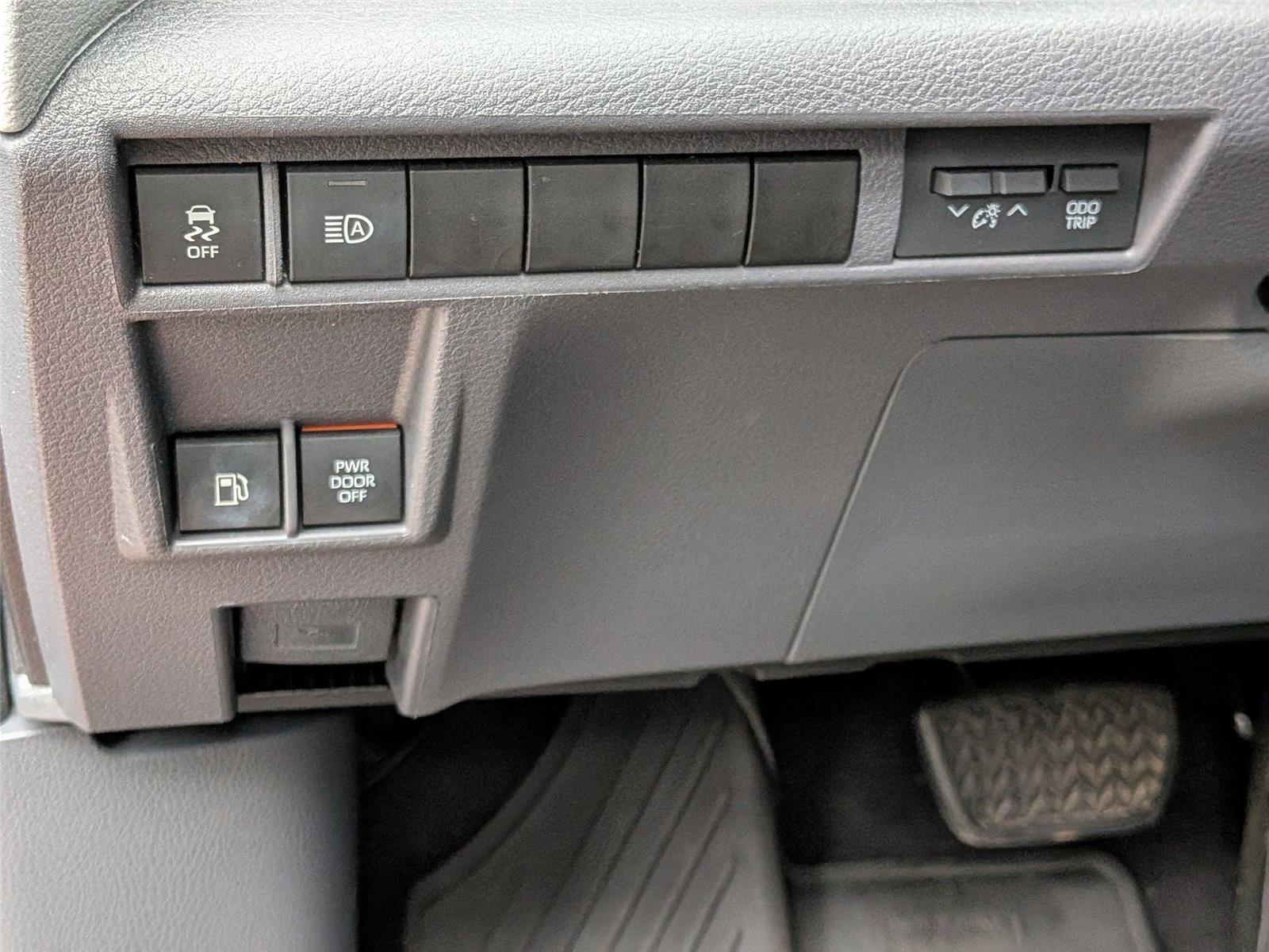2022 Toyota Sienna XSE photo 15