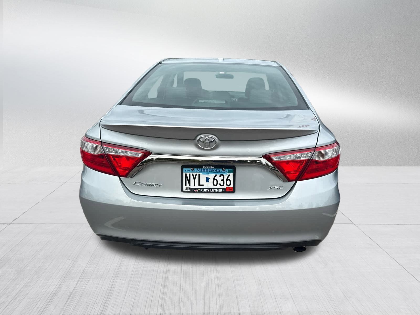 2016 Toyota Camry XSE photo 2