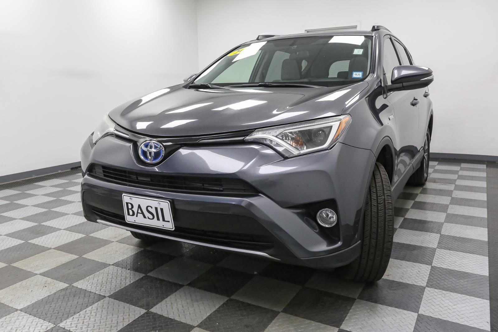 2016 Toyota RAV4 Hybrid XLE photo 4