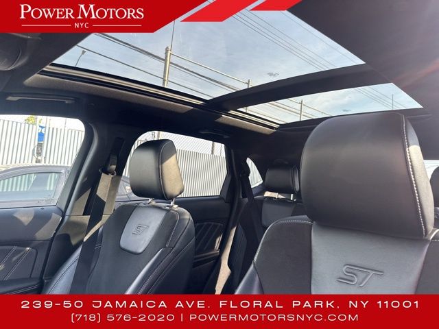 2020 Ford Edge ST photo 17