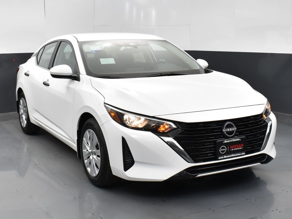 2025 Nissan Sentra S's photo