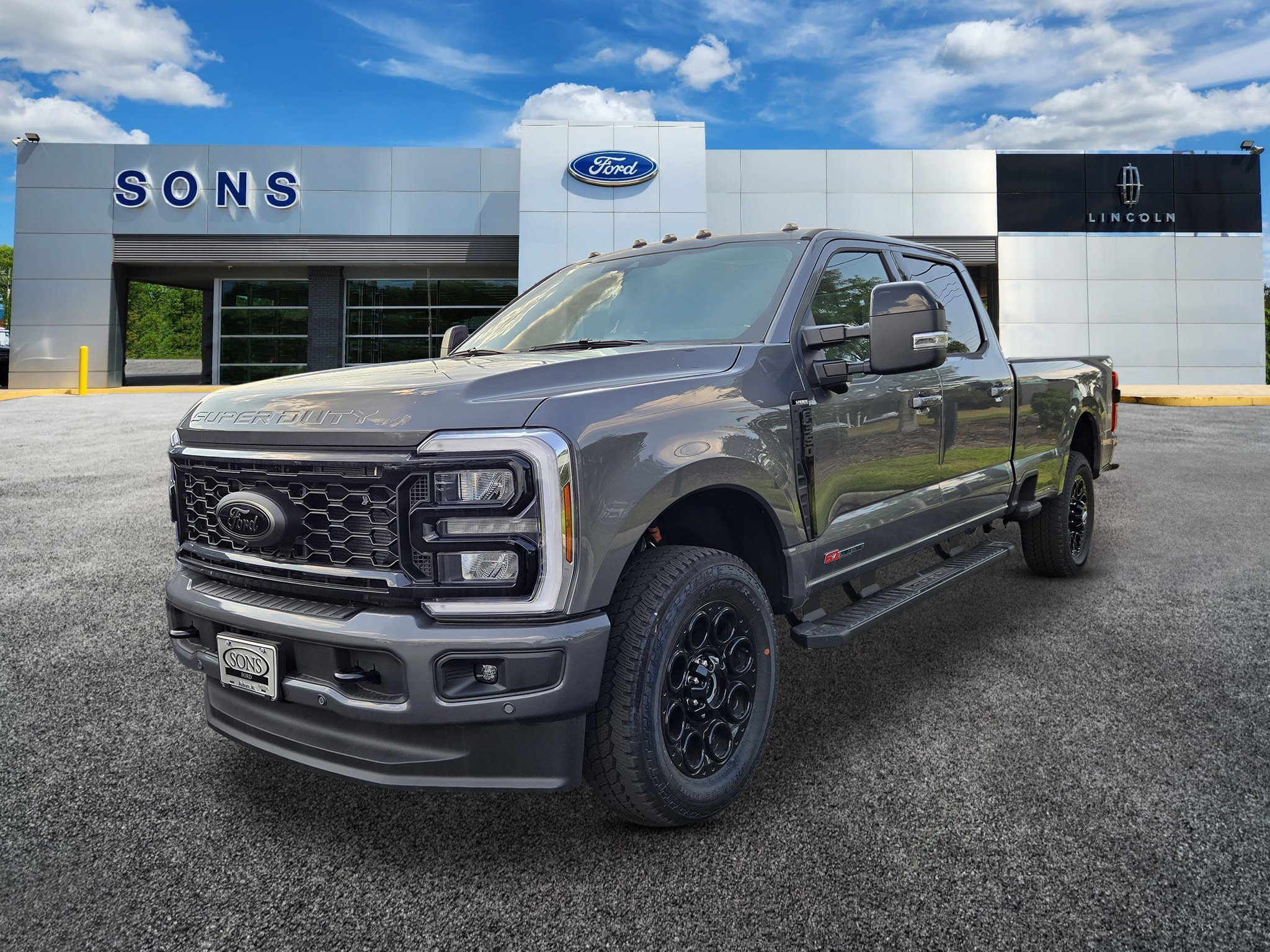 2025 Ford F-350 Super Duty Lariat's photo