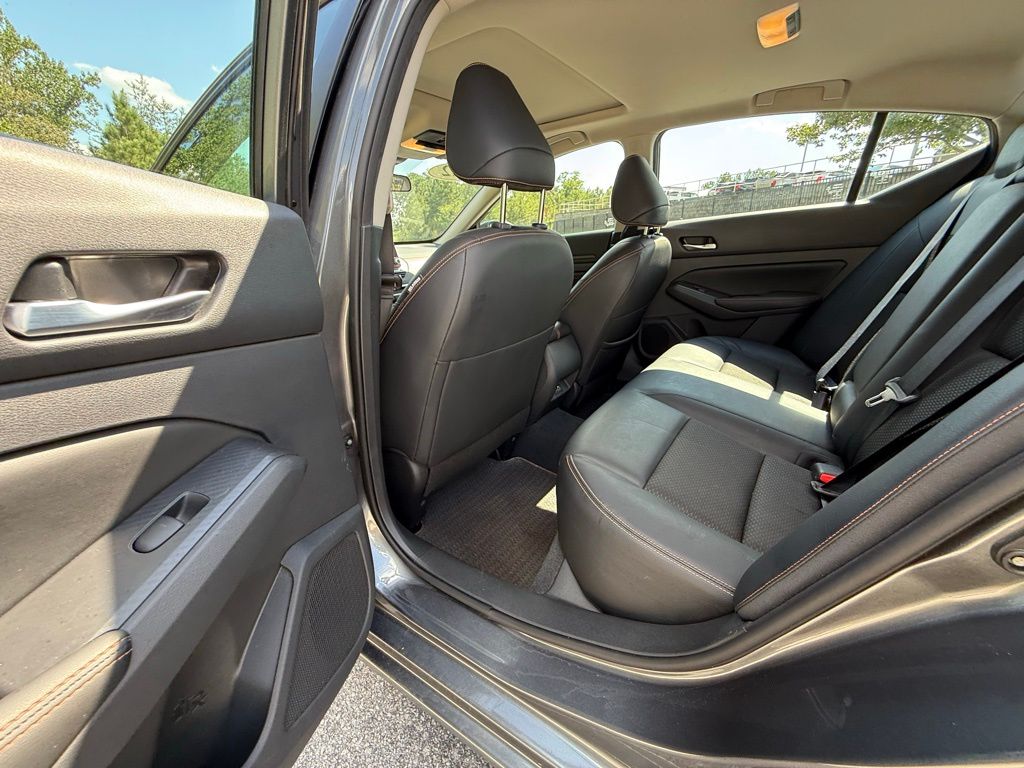 2022 Nissan Altima 2.5 SR photo 19