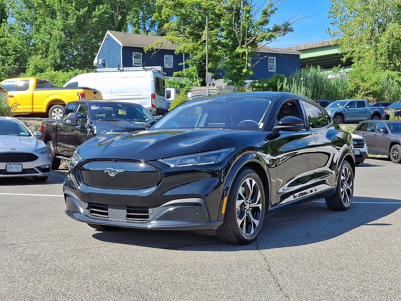 2021 Ford Mustang Mach-E Premium photo 4