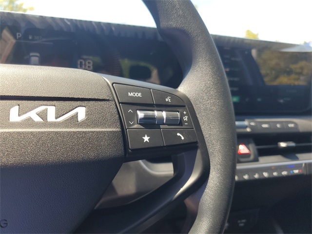 2025 Kia K4 LXS photo 13