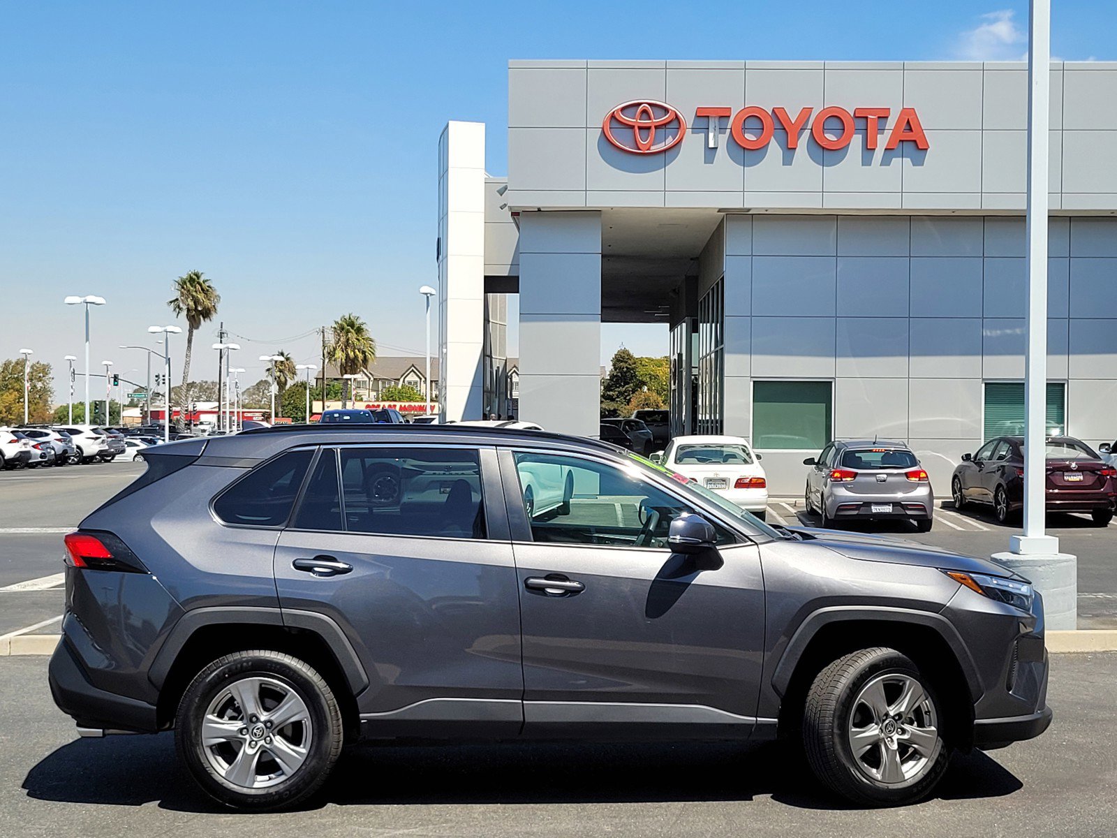 2024 Toyota RAV4 XLE photo 3