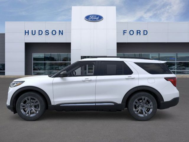 2025 Ford Explorer photo 2