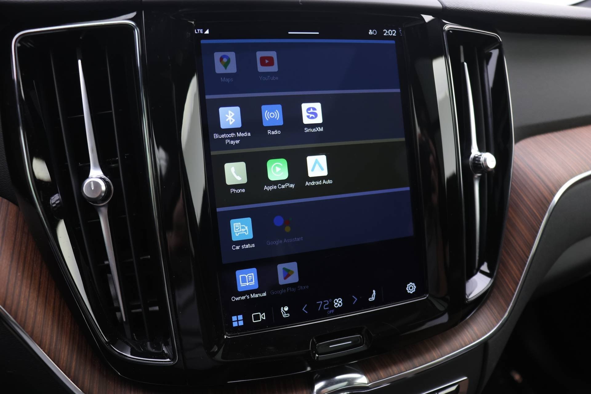 2023 Volvo XC60 B5 Plus photo 9