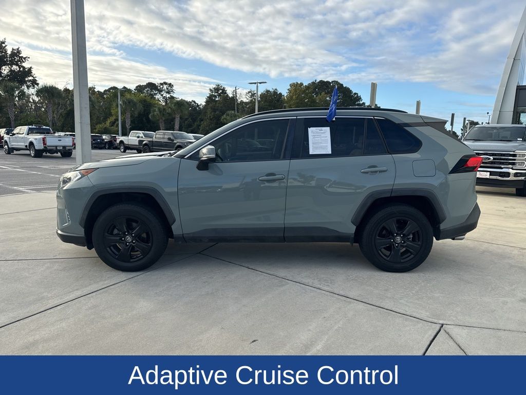 2020 Toyota RAV4 XLE photo 3